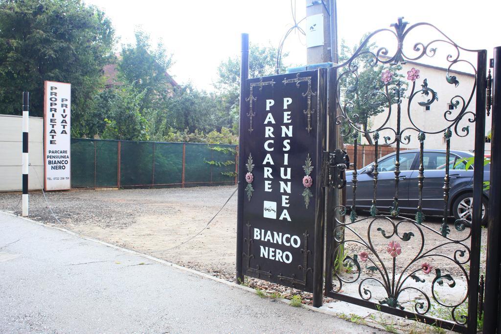 Pensiunea Bianco Nero Timişoara Exteriör bild