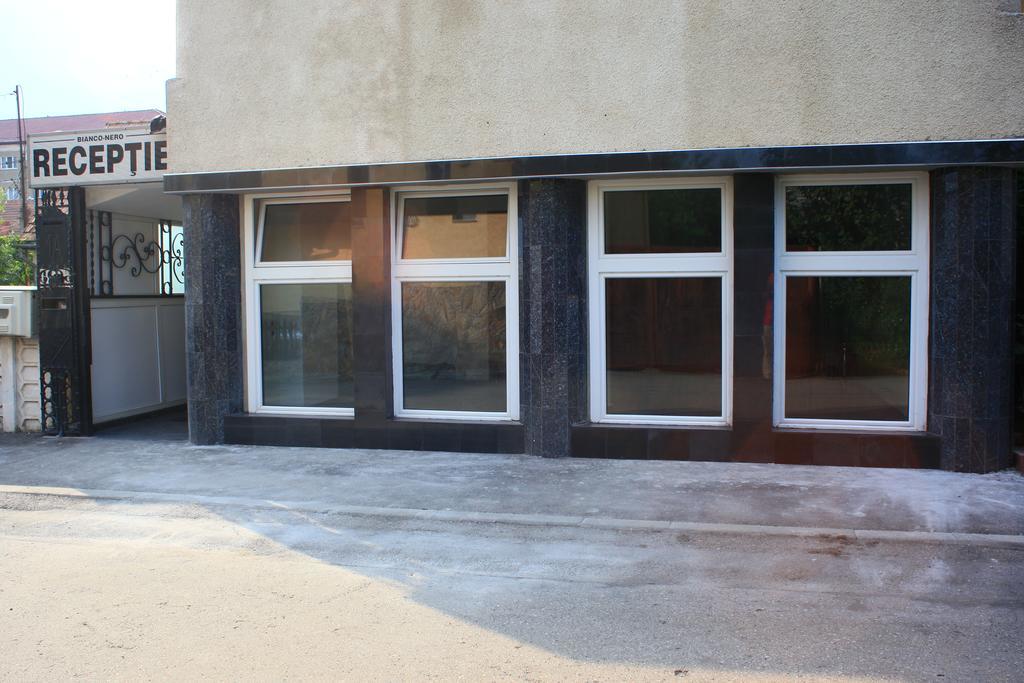 Pensiunea Bianco Nero Timişoara Exteriör bild